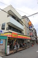 デイリーヤマザキ浅香山駅前店(コンビニ)まで300m エスタブレ香ヶ丘