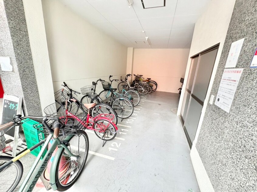 駐輪場 上新ビル　上新庄