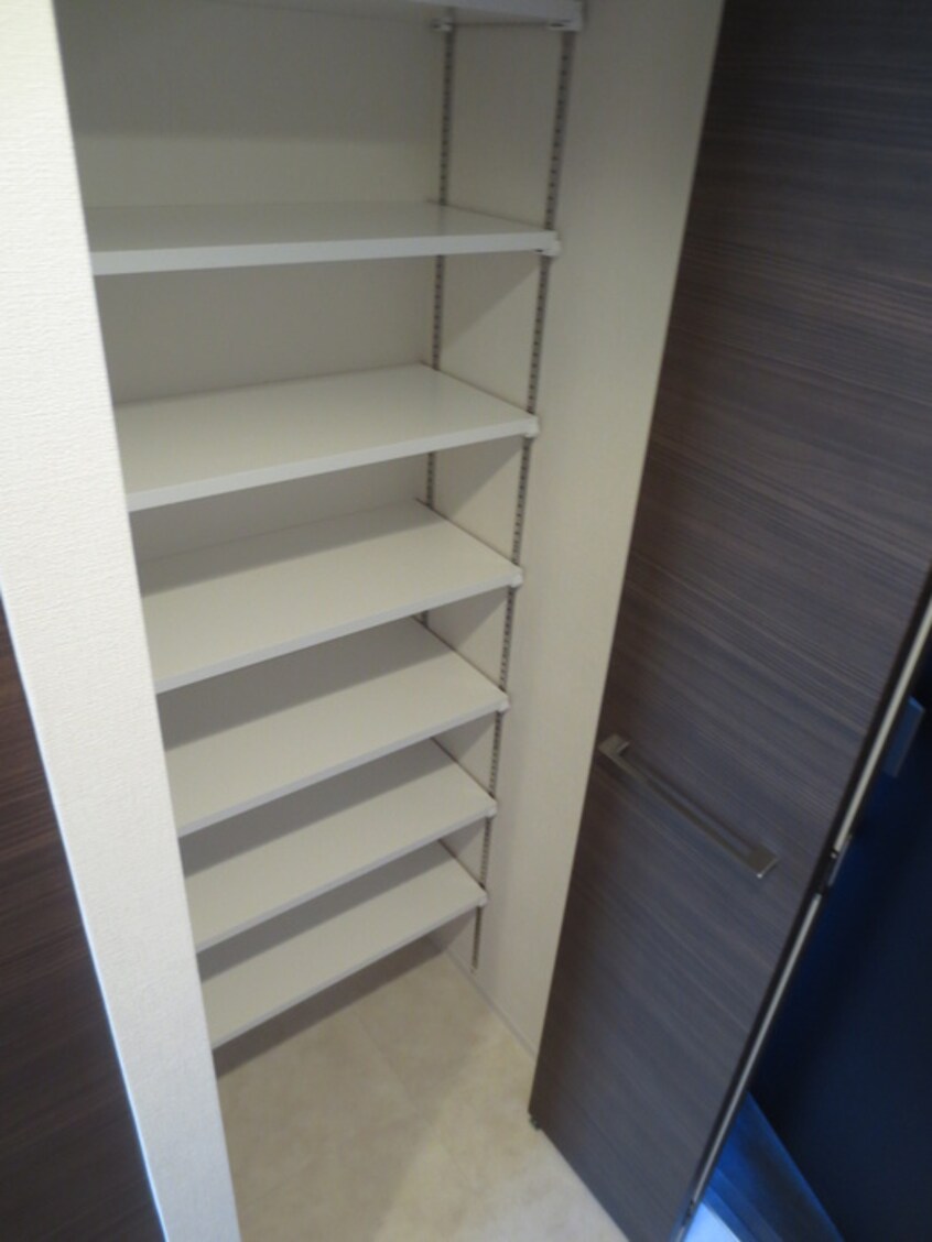 靴箱 ﾒｲﾝｽﾃｰｼﾞ大阪North Mark(508)