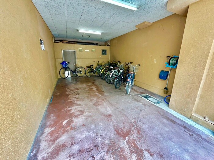 駐輪場 エステート難波