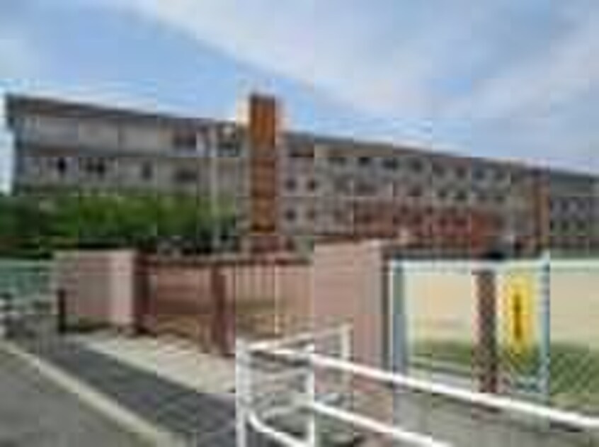 平岡東小学校(小学校)まで555m ソレイアード