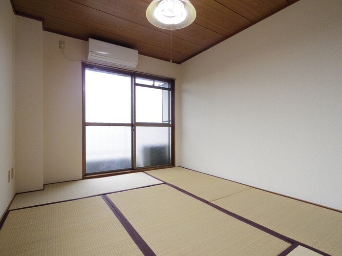 居室 吉川ハイツ