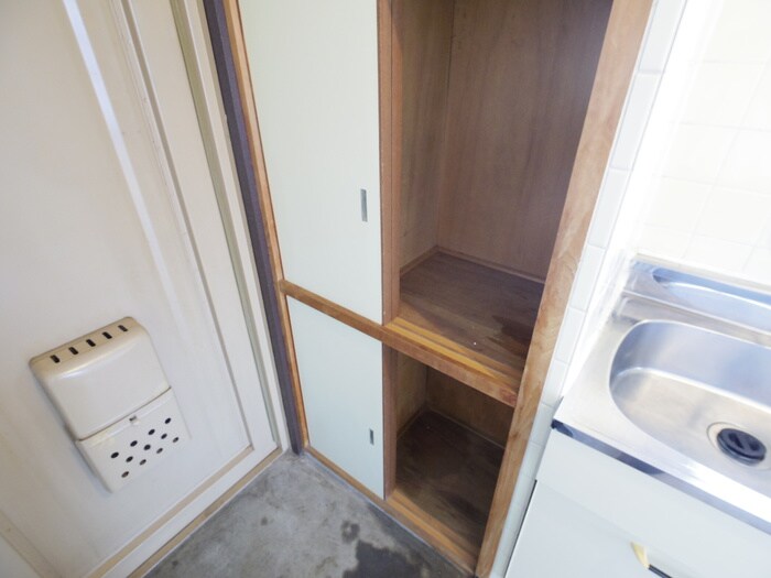 収納 吉川ハイツ