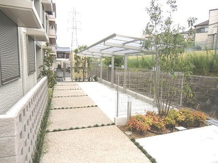 駐輪場 シャーメゾンエリーナくずは