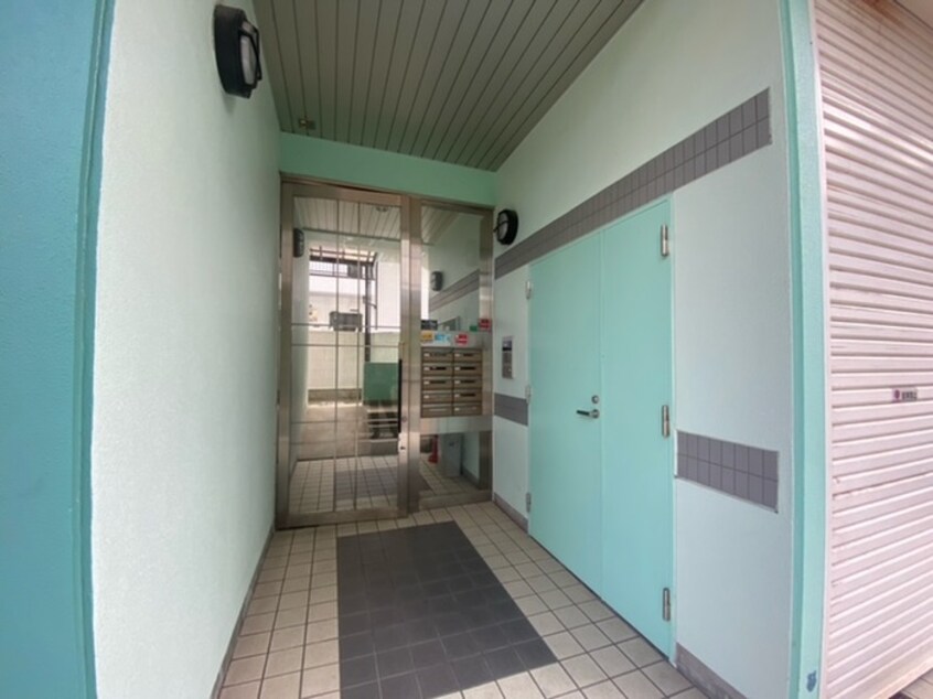 エントランス部分 藤の棚ハイツ