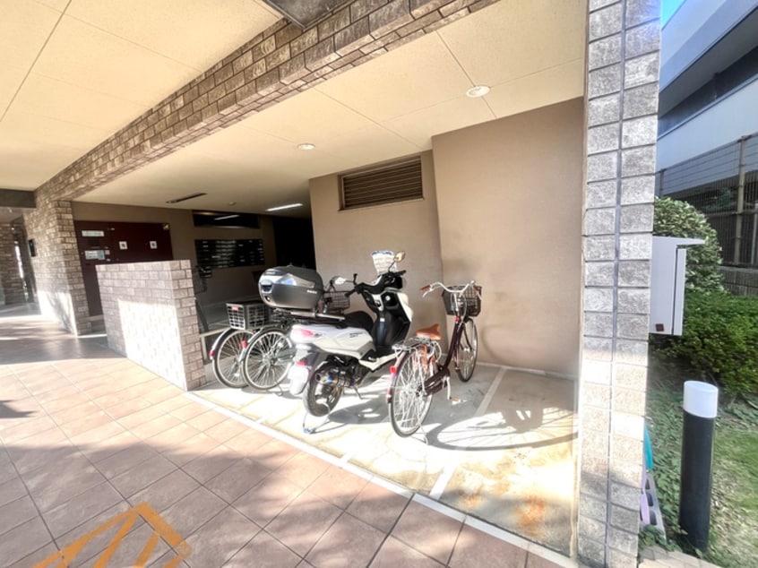 駐輪場 ネバーランド香櫨園(302)