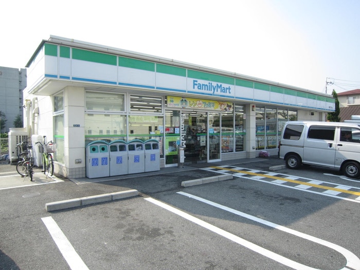 ファミリーマート一津屋３丁目店(コンビニ)まで350m メゾン　エインシェント７