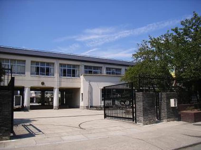 伊川谷小学校(小学校)まで500m グリ－ンパ－ク