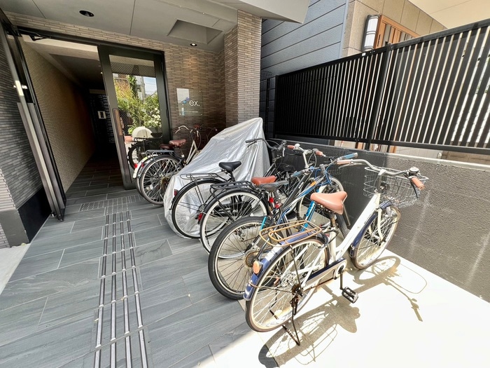 駐輪場 イクスピリオド京都河原町