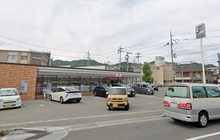 セブンイレブン宝塚山本東3丁目店(コンビニ)まで500m ＮＯＷ　ＨＯＵＳＥ