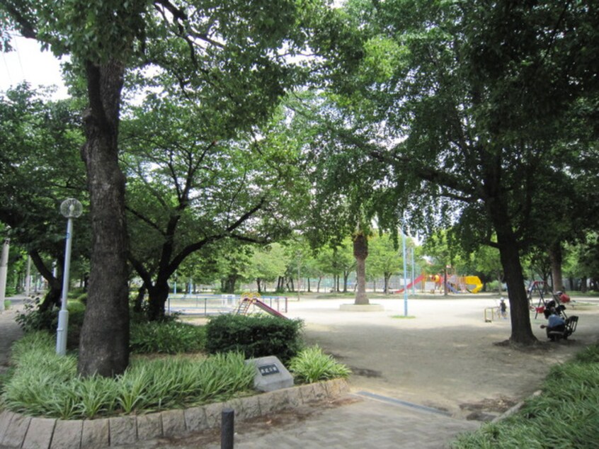 本庄公園(公園)まで250m ライフ北梅田