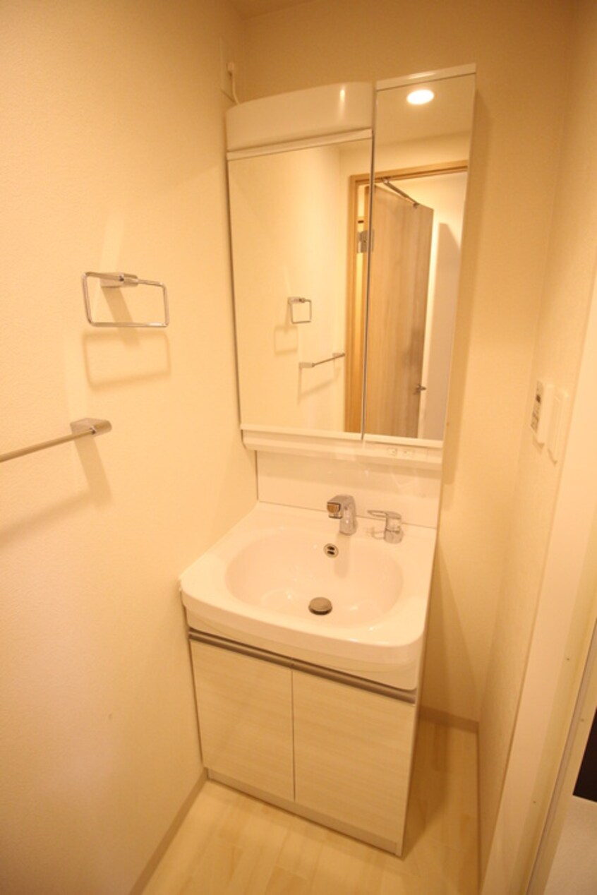 洗面 ﾌｫｰﾘｱﾗｲｽﾞ南堀江ｳﾞｨｰﾀ(903)