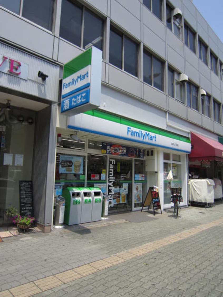 ファミリーマート(コンビニ)まで50m クレール谷町