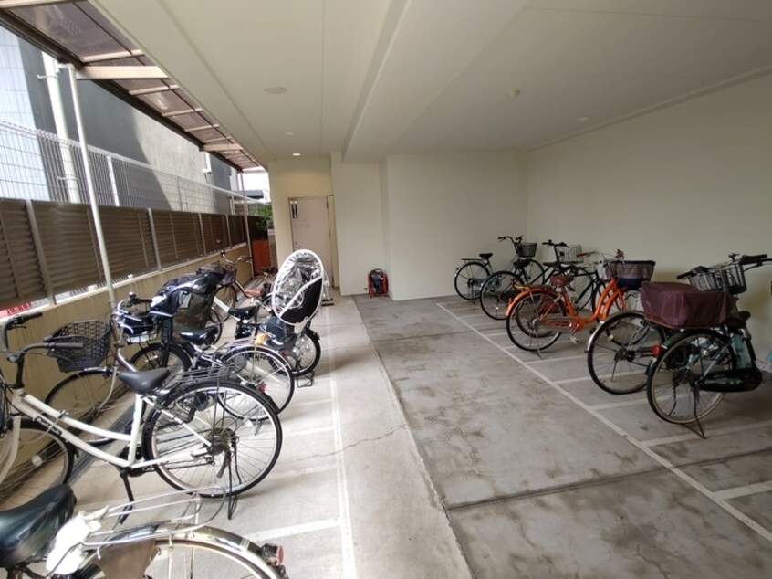 駐輪場 ロハス江坂