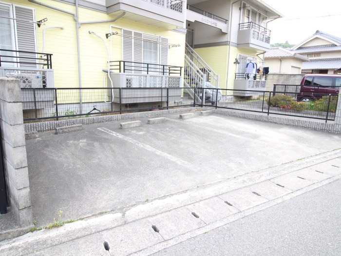 駐車場 ル・シェ－ル平松