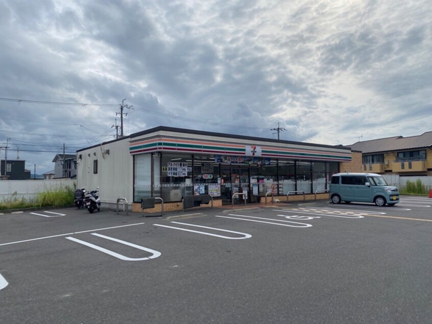 セブンイレブン(コンビニ)まで920m リバティフジムラ