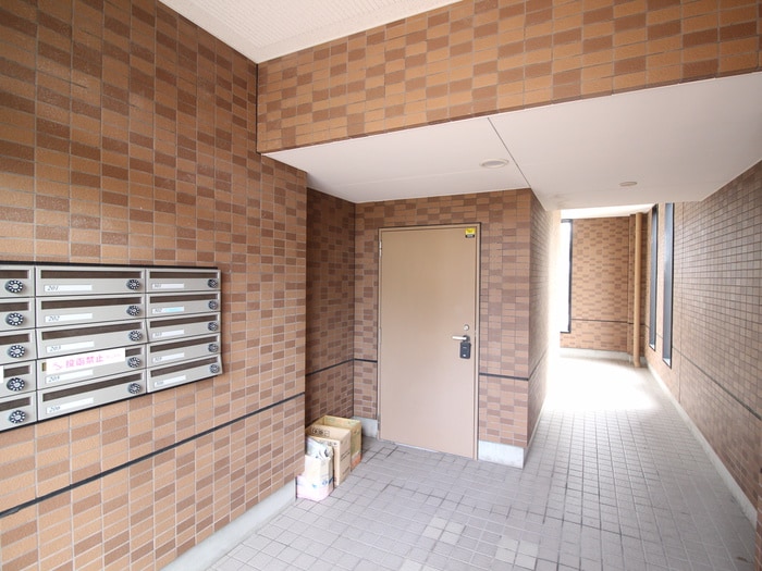 エントランス部分 サンモ－ル和坂