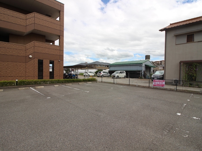 駐車場 サンモ－ル和坂