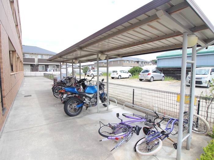 駐輪場 サンモ－ル和坂