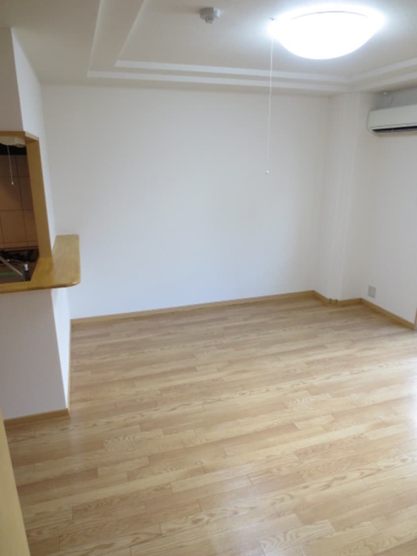 居室 サンモ－ル和坂