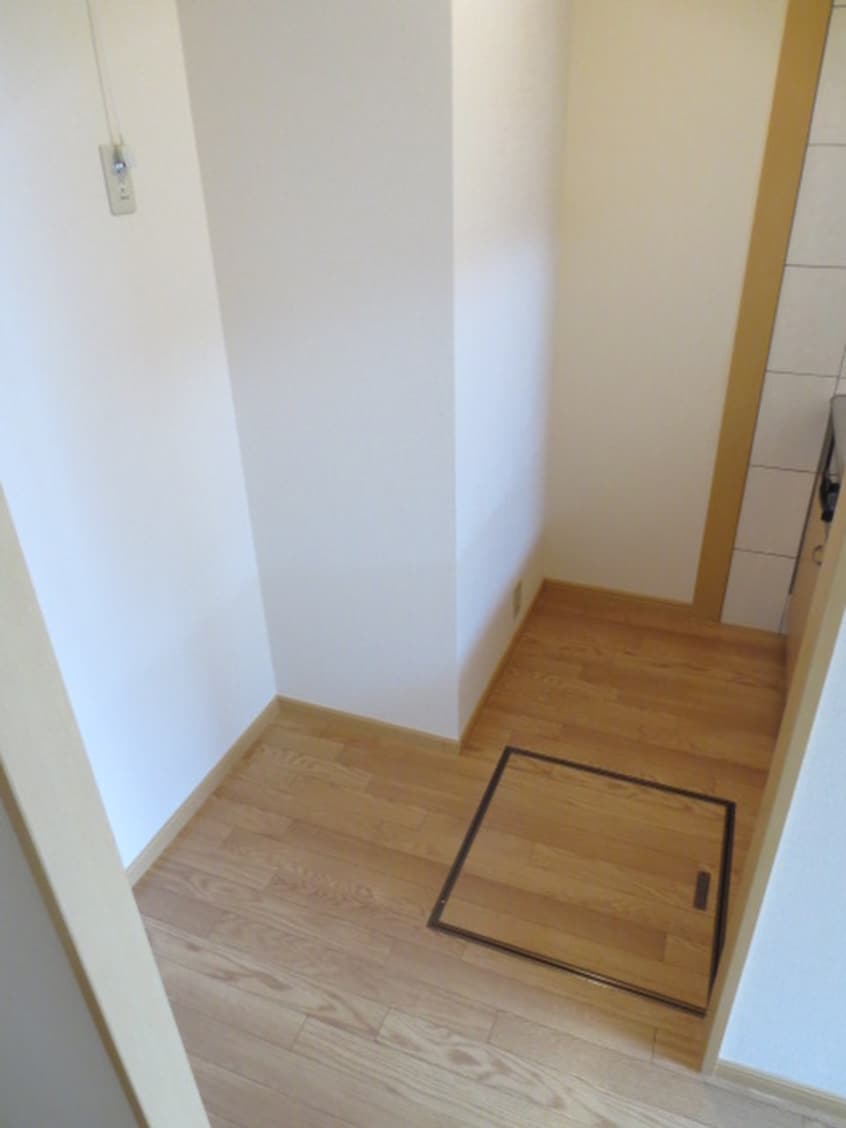 居室 サンモ－ル和坂