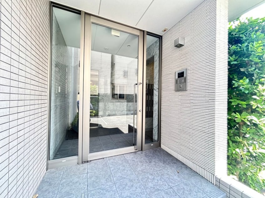 エントランス部分 ウイング西院