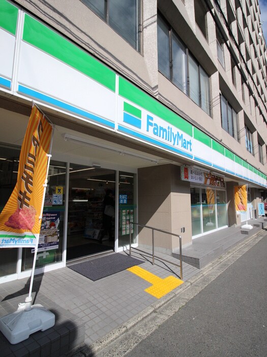 ファミリーマート丸太町猪熊店(コンビニ)まで160m モナクヴィラウエバ