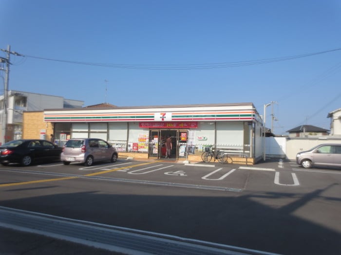 セブンイレブン(コンビニ)まで620m フリーデⅢ