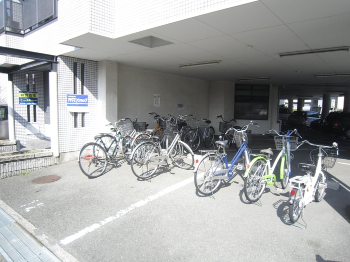 駐輪場 トレンディア松原