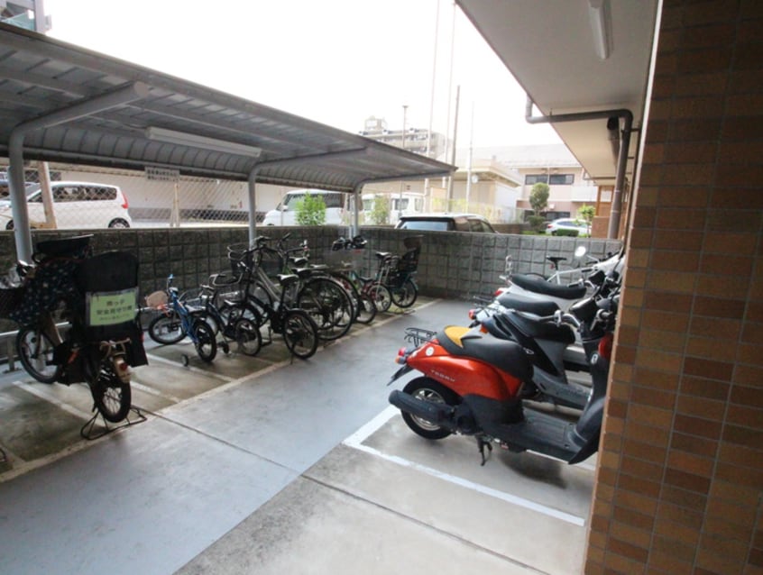 駐輪場 エミグラント平兵衛