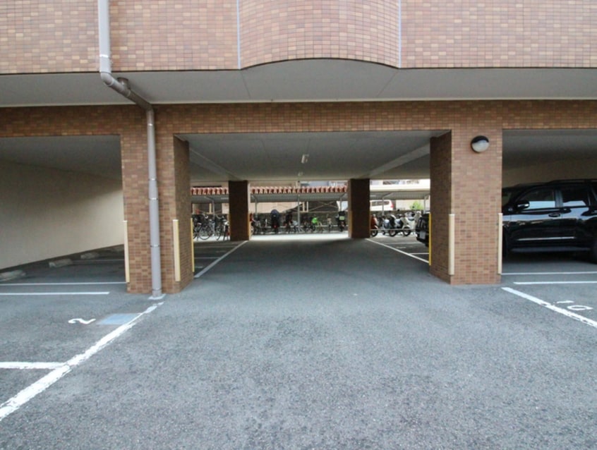 駐車場 エミグラント平兵衛