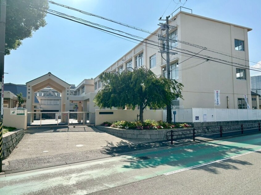 魚崎小学校(小学校)まで390m Ｒｅｆｉｎａｄｏ　Ｕｏｚａｋｉ