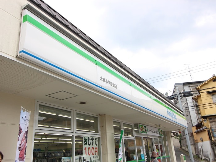ファミリーマート(コンビニ)まで400m シャーメゾン太秦天神川西