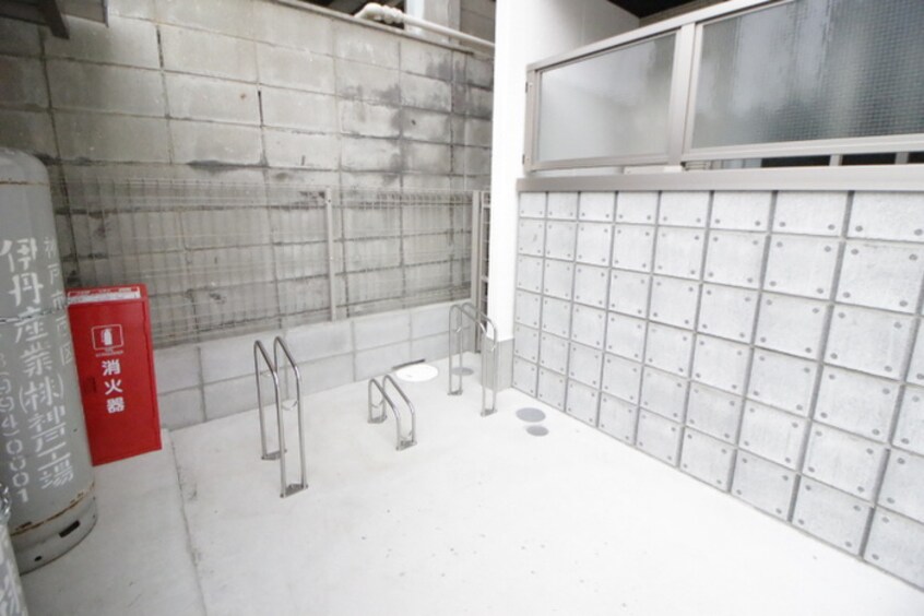 駐輪場 エヌエムスワサントシス