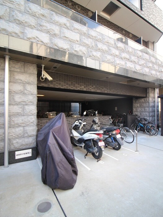 バイク置き場 ﾌﾟﾚｻﾝｽ野田阪神駅前ｻﾞ･ﾌﾟﾚﾐｱﾑ305