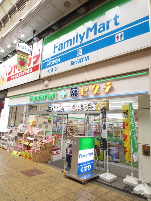 ファミリーマート(コンビニ)まで444m アリタマンション京橋
