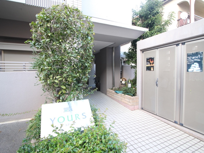 エントランス部分 ＹＯＵＲＳ