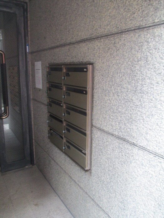 エントランス部分 新井マンション