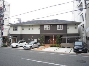 Una Casa Rosa Y.