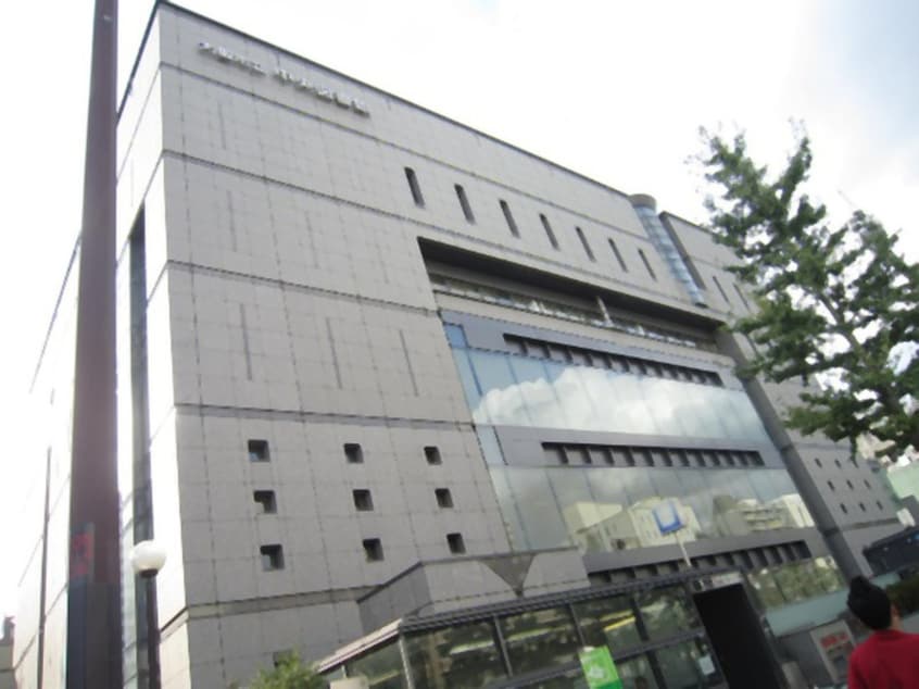 中央図書館(図書館)まで526m ドエル南堀江１番館