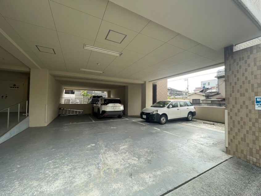 駐車場 サンティ－ル