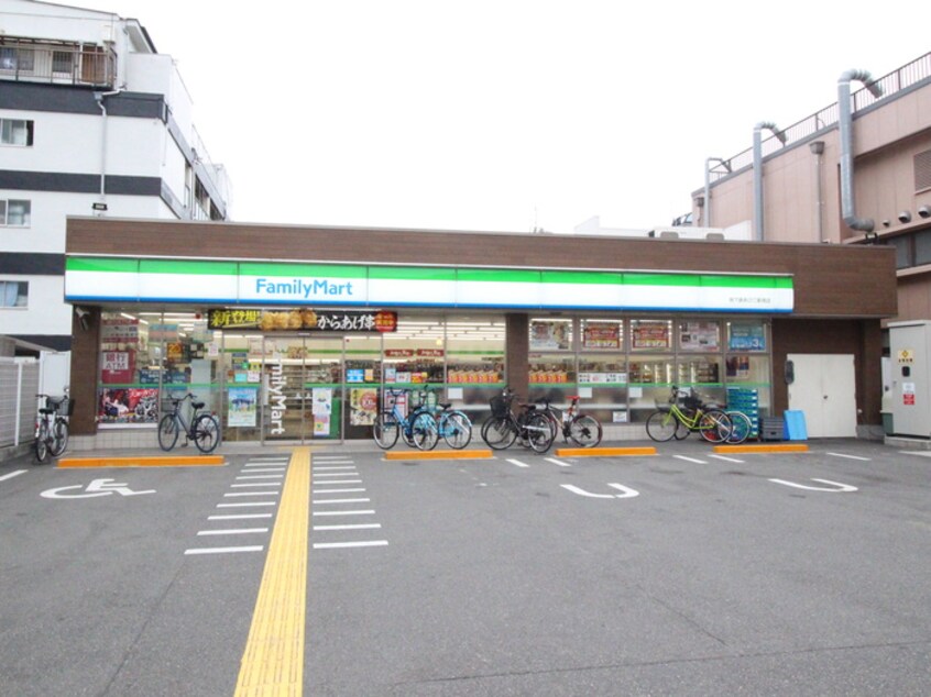 ファミリーマート(コンビニ)まで300m ハイムア－キテクト