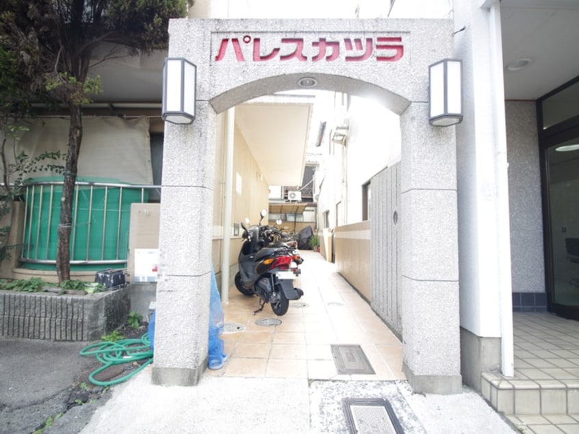 エントランス部分 パレスカツラ