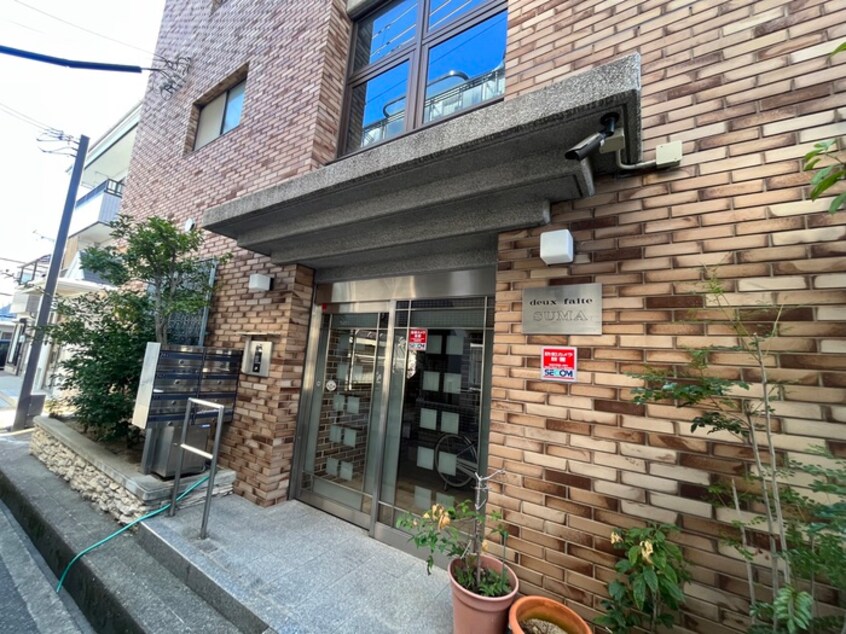 エントランス部分 ドゥ・フェイト須磨