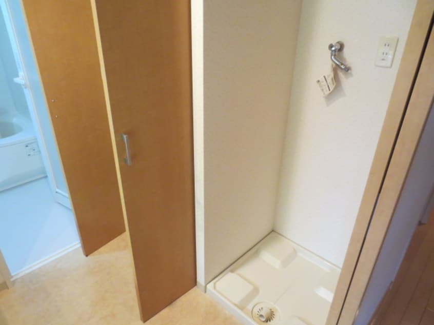 洗濯機置場 仁川リバ－サイドヒルズ