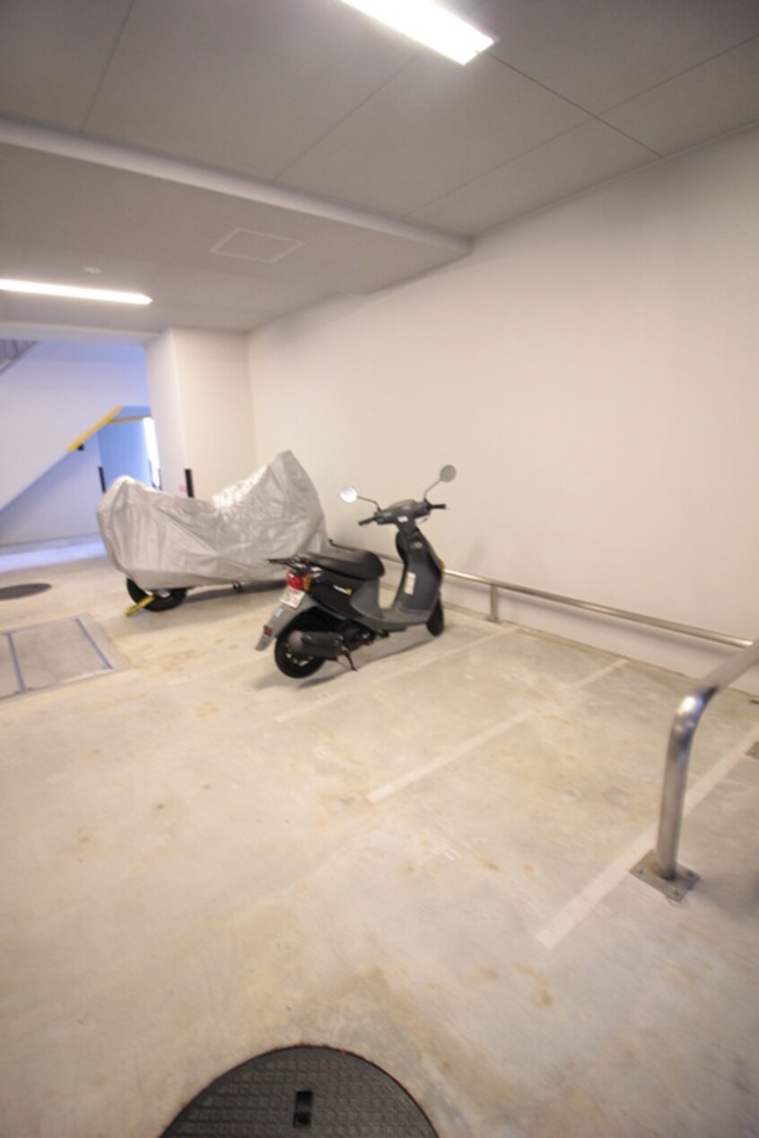 バイク置き場 ﾌﾟﾚｻﾝｽ北浜ﾚｶﾞｰﾛ(202)