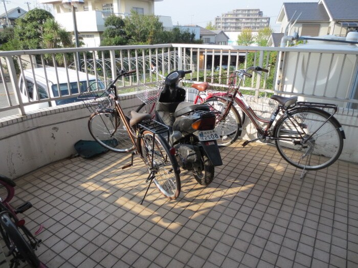 駐輪場 アクティ－神戸