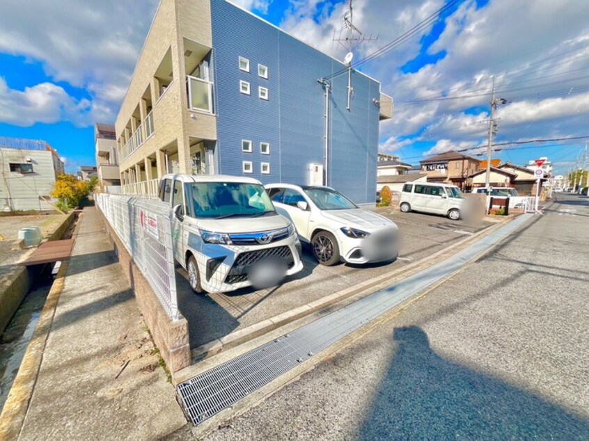 駐車場 カ－サ　フィオ－レ