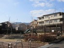 公園(公園)まで300m 楠本マンション