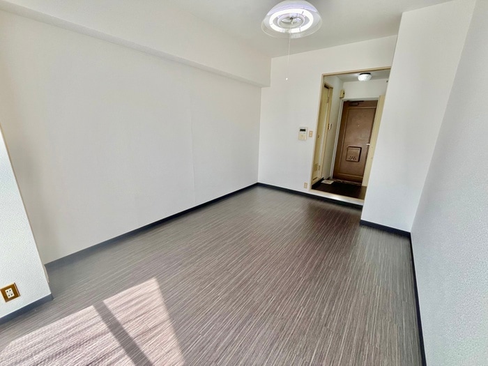 内観写真 ホワイトチムニ－